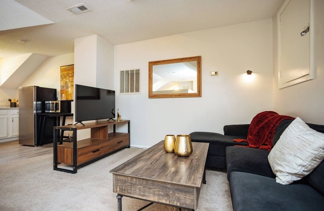 Private Suite Near It All - Near Downtown - Prime Location
