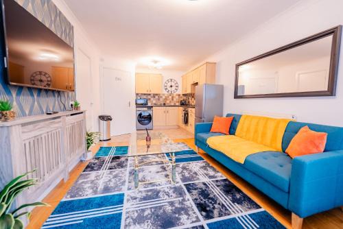 Bright & Elegant House Near City Centre and Stadium