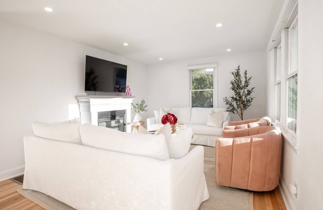 Bright Escape, Top-Rated Design, Fire pit, Near Beach