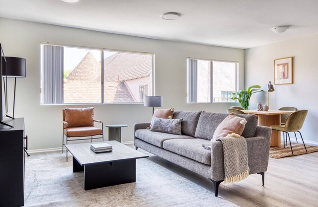 Bright Fairfax 2BR w/ Pool, near WF + TJ, Melrose shopping, by Blueground