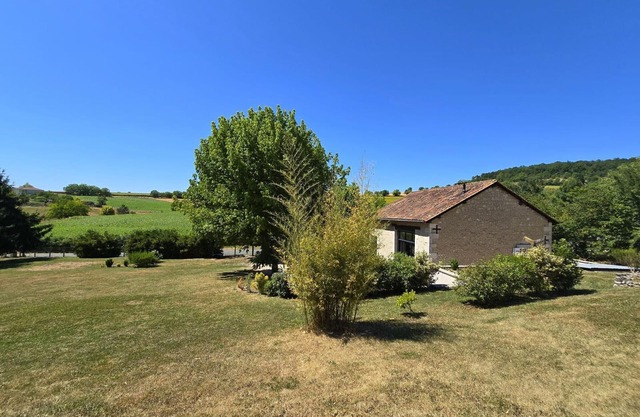 Casa rural luminosa con jardín cerrado y aparcamiento