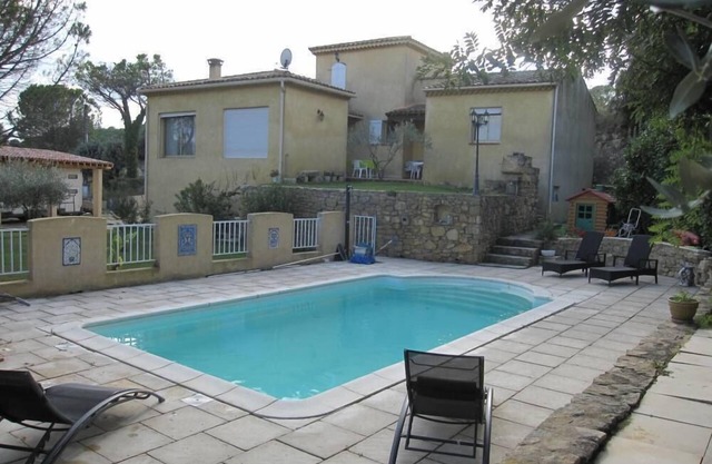 Villa contemporánea brillante, situada en una colina con vistas al Ródano.