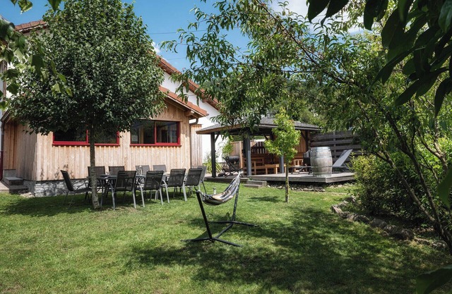 Bright and colorful house with sauna, hut, henhouse, bicycles & garden