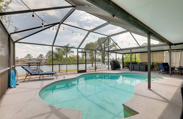 Bright Getaway w/ Ski Lake, 11 Miles to Dtwn Tampa