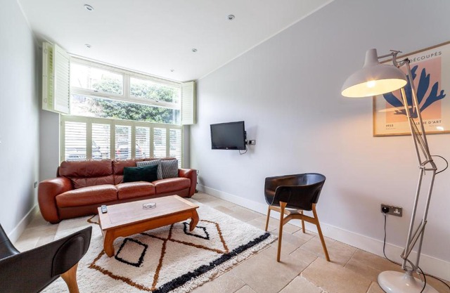 Bright Groundfloor 3BR Flat, Brockley, SE London