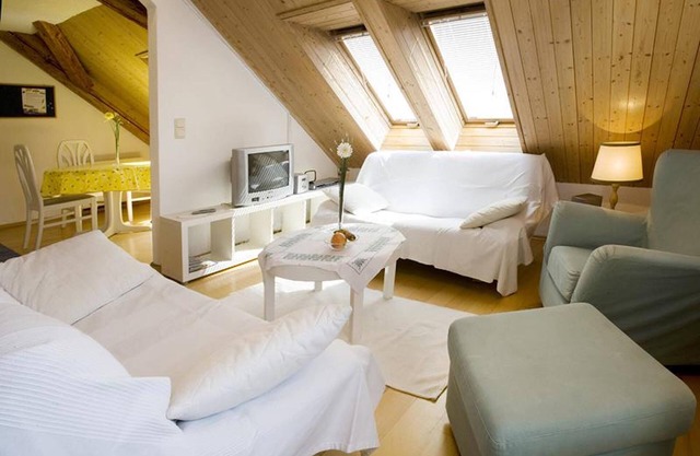 Luminoso apartamento vacacional "Bregenz 6 Top 4" con Wi-Fi, terraza y jardín