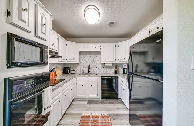 Bright Home w/ Fire Pit: Near Possum Kingdom Lake!