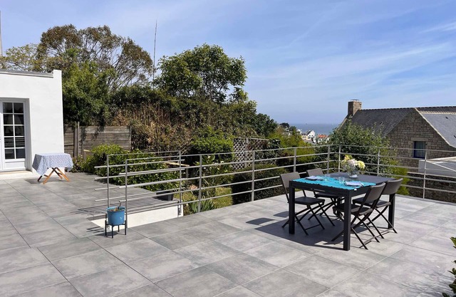 Casa luminosa en Sauzon con gran terraza y jardín