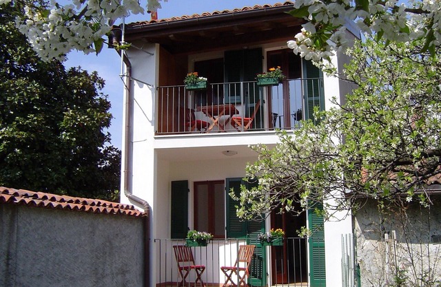 Casa brillante cerca del lago