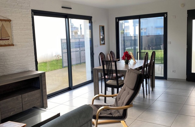 Bright house offering comfort and tranquility 15 minutes from the beach
