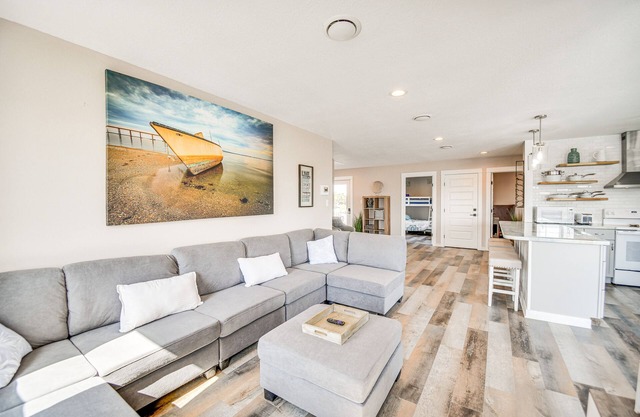 Bright Kitty Hawk Home w/ Hot Tub, Walk to Beach!