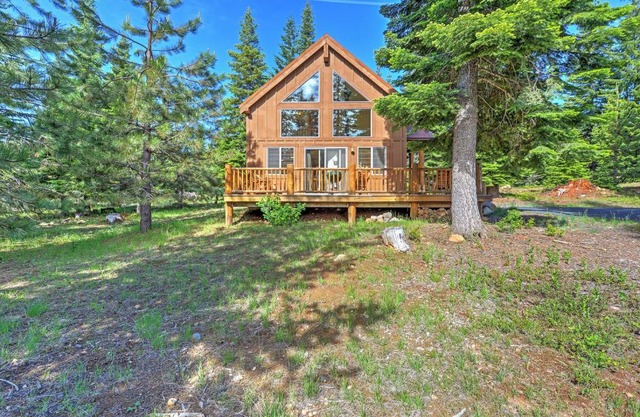 Bright Klamath Falls Cabin with Deck and Mtn Views!