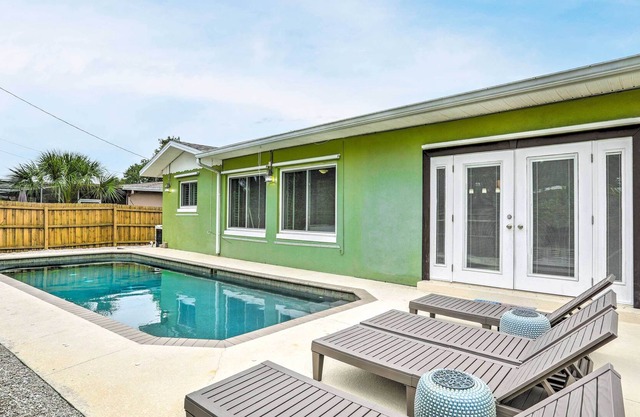 Bright Largo Getaway w/ Private Pool & Grill!