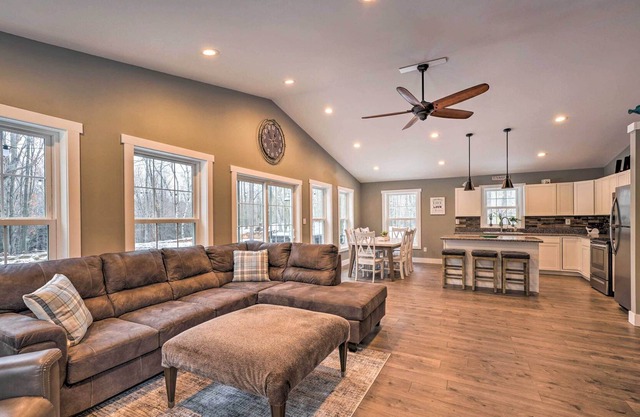 Bright Ludington Home < 1 Mi to Hamlin Lake