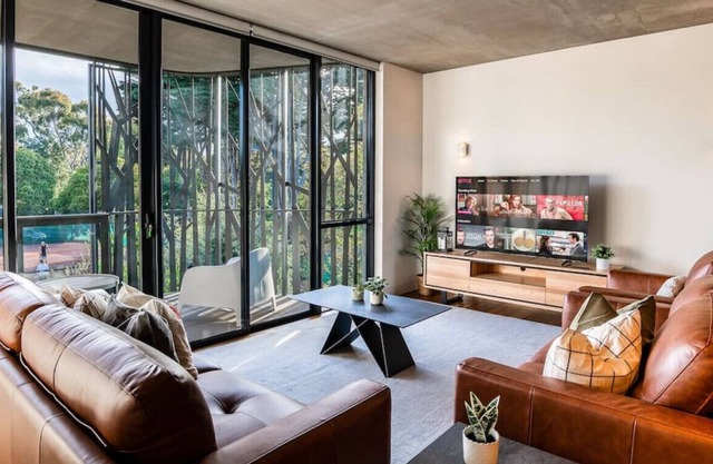Bright luxury 4-Storey home