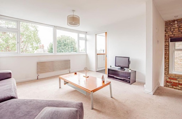 Bright Modern 1 Bed Flat 5min walk from Station