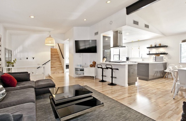 Bright, Modern 4BR with Beautiful Backyard & Pool!