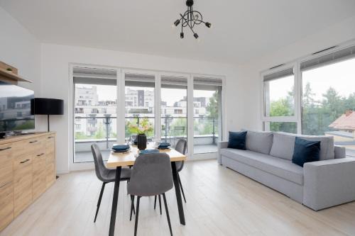 Bright & Modern Apartment with Balcony in Bemowo District by Noclegi Renters