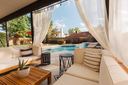 Bright, Modern Arizona Retreat with Gorgeous Pool!