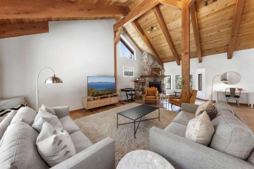 Bright & Modern Cabin Luxury Home in Carnelian Bay