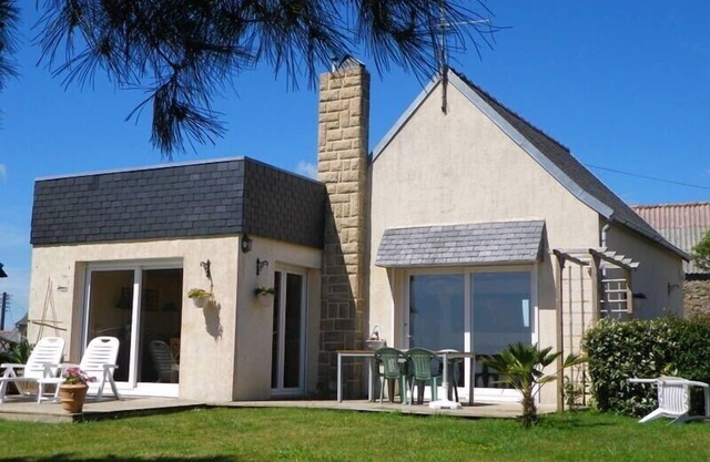 Brillante, casa moderna con vistas al mar ya 200 metros de la playa.