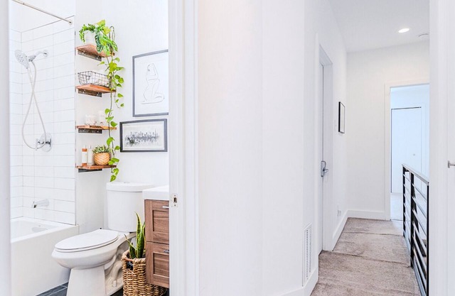 Bright & Modern: Minutes to Stadium/ Passyunk/ Airport