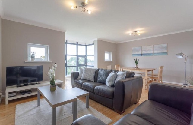 Bright Modern One-Bed with Stunning View of Thames