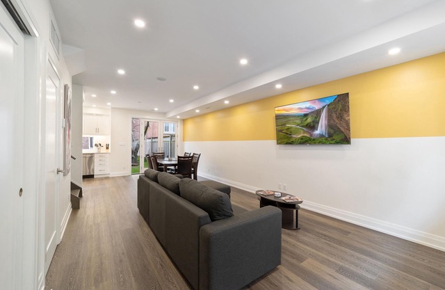 Bright Modern Private Oasis Whole Laneway 3BR 3BA