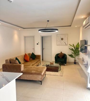 Bright Modern2 bedroom Apr3 minutes away from a&c mall EAST LEGON