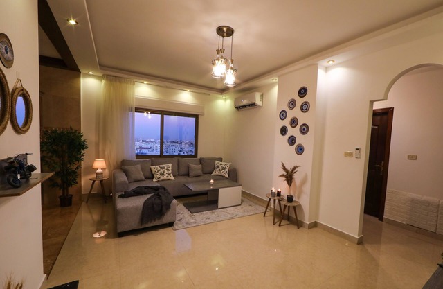 BRIGHT, NEWLY FURNISHED, AND FULLY EQUIPPED 3BR *dynamic location*