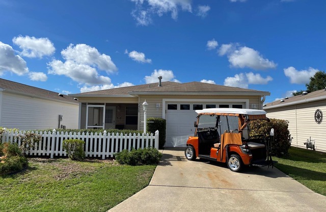 ¡UBICACION CONVENIENTE! Hermosa villa de 2 recámaras con carrito de golf, WiFi y parrilla de barbacoa