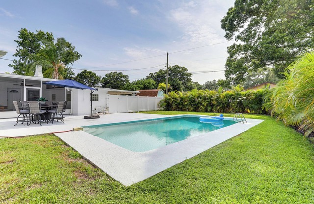 Bright Pinellas Park Getaway w/ Private Pool!