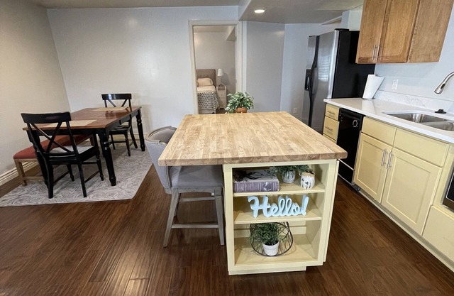 Bright, Quiet Neighborhood Basement Apartment
