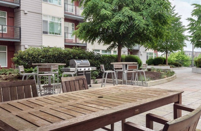 Bright Redmond 2BR w/ Gym & W/D, near Marymoor Park, by Blueground