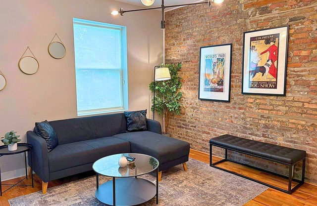 Bright & Roomy 4BR in Pilsen