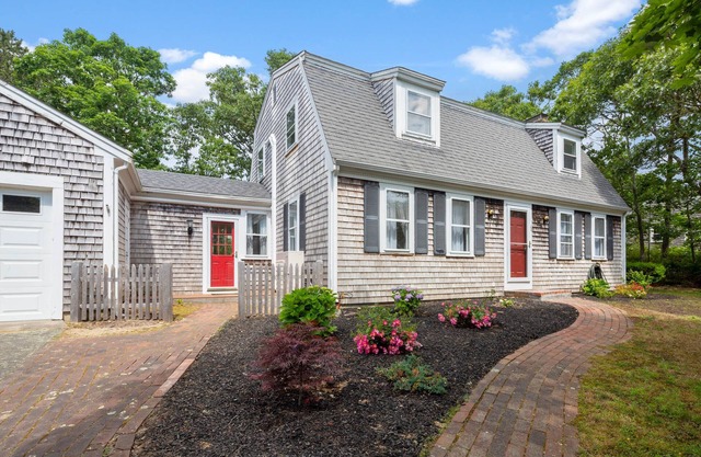 Bright S. Harwich Home, Private Backyard, Close to Beaches, Bike Trail & Shops