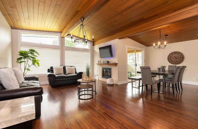 Bright & Serene ~ Central Location ~ BBQ ~ Pkg