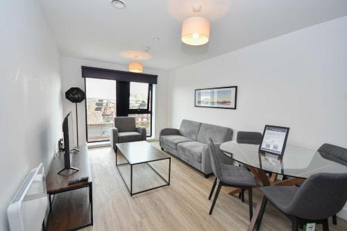 Bright & Spacious 2 Bed Apartment in Liverpool