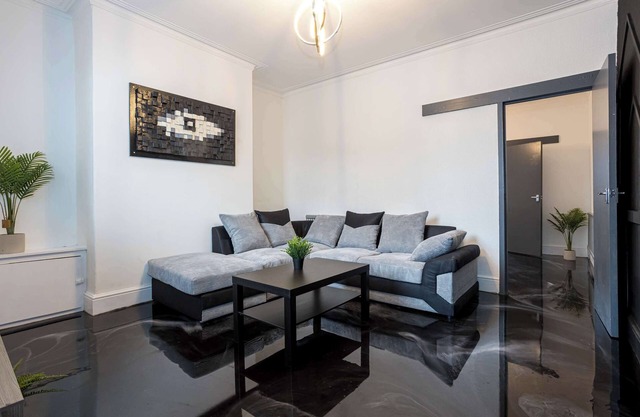 Modern & Stylish 2 Bedroom House in St Helens