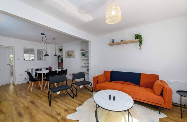 Lovely 3 Bedroom House Minutes from Bike Park