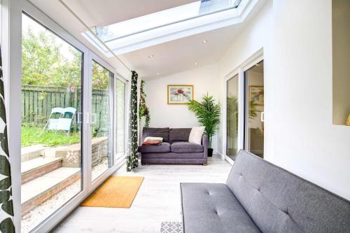 Bright & Spacious 3 Bedroom Home in Newcastle