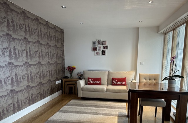 Bright, spacious and cosy apartment in Wimbledon, London