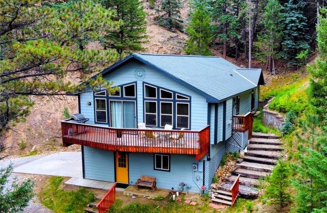 Bright & Spacious Cabin 1-mi from Idaho Springs, on 5 acres + Mountain Views!
