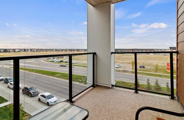Bright & Spacious condo, 2BR+2Bath+Heated Parking