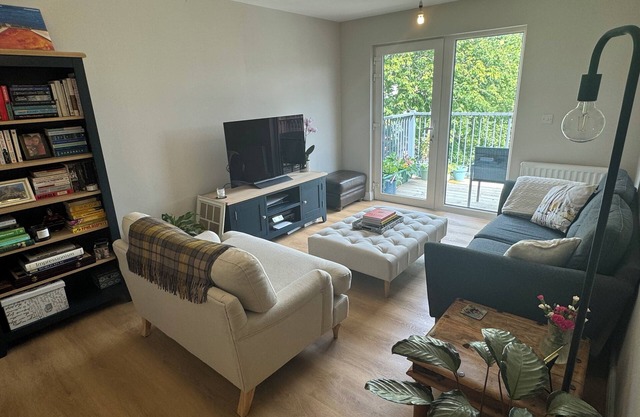 Bright & spacious one-bedroom flat with private balcony