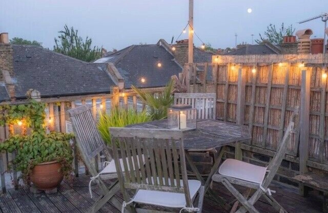 Bright Stockwell Apartment