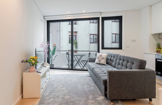 HostWise – Bright Studio w/ Balcony and Garage