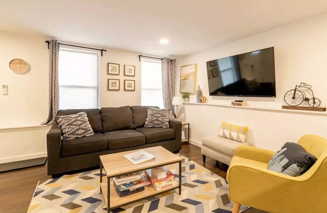Bright, Stylish Garden Apartment minutes to NYC