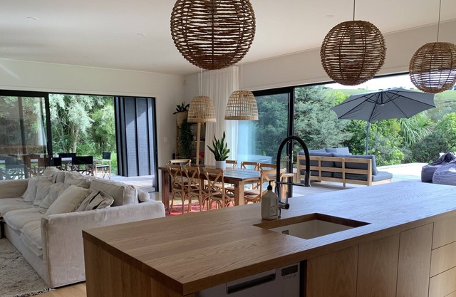 Bright Summer House near the beach with Spa