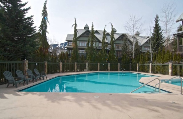 Bright Two Storey Corner Townhouse at North Star